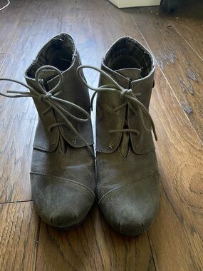 Women's Gray Suede Lace-Up Ankle Boots